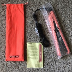 EVERYTHING MUST GO - NWT Amika Ceramic Styler